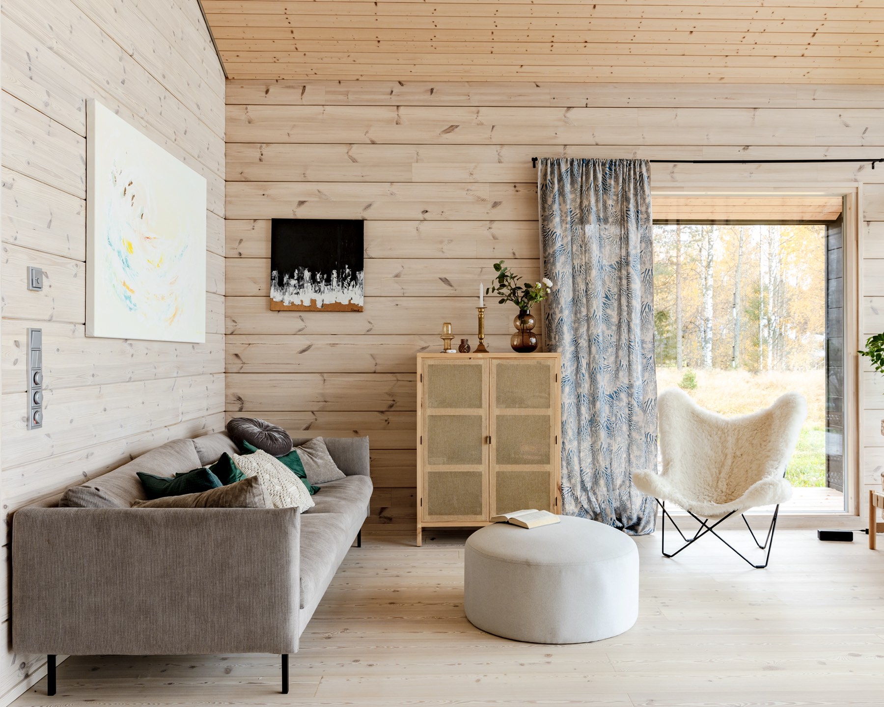 honka-log-home-reference-Huuskonniemi-Vista-interior-002-OR4002716